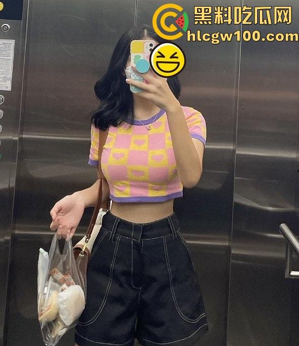 沪上母女鸡组合火爆KTV 母女联手双飞服务上线 母亲做前戏女儿做爱 女儿说不让妈妈累是最大的孝道!-9