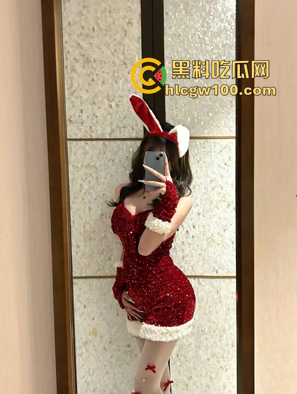 沪上母女鸡组合火爆KTV 母女联手双飞服务上线 母亲做前戏女儿做爱 女儿说不让妈妈累是最大的孝道!-10