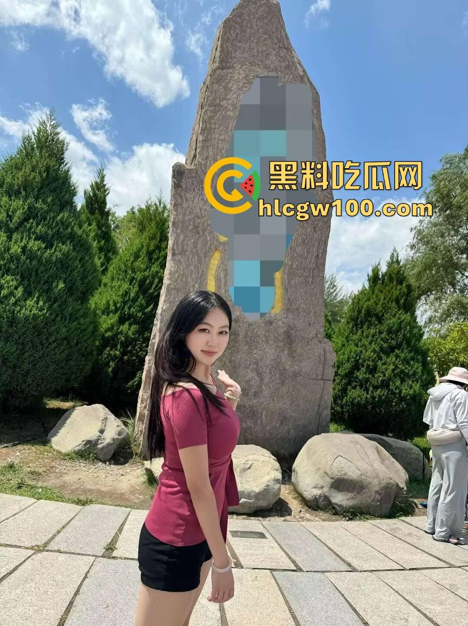 沪上母女鸡组合火爆KTV 母女联手双飞服务上线 母亲做前戏女儿做爱 女儿说不让妈妈累是最大的孝道!-16