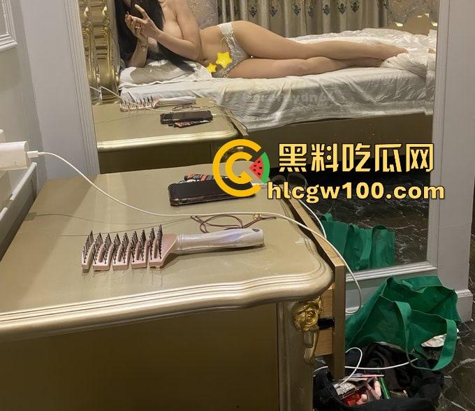 沪上母女鸡组合火爆KTV 母女联手双飞服务上线 母亲做前戏女儿做爱 女儿说不让妈妈累是最大的孝道!-19