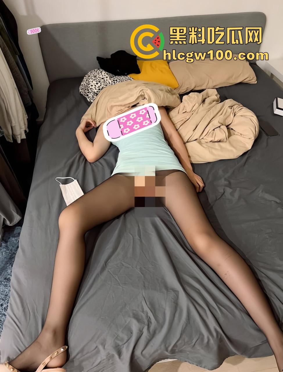 沪上母女鸡组合火爆KTV 母女联手双飞服务上线 母亲做前戏女儿做爱 女儿说不让妈妈累是最大的孝道!-25