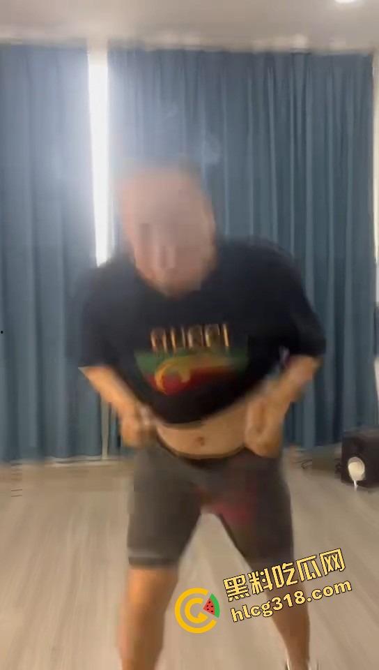 深圳户外瑜伽裤妹子太顶了,大爷看完鸡巴硬成钢,怒放鞭炮和二弟割席断交,给它点个炮看它还敢不敢硬!-12