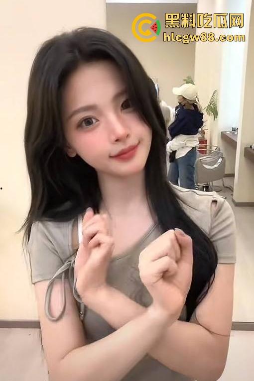 【杨超越】抖音直播意外走光露出乳头,看不出来呀奶头这么大,出名前肯定不少约 给瓜友们放福利-5