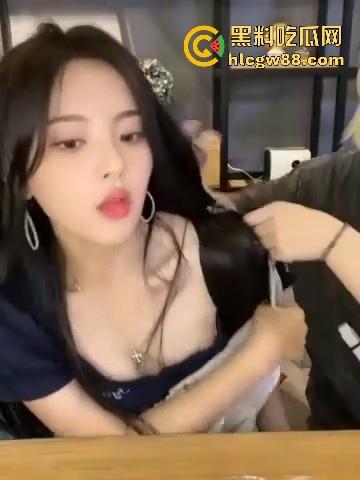 【杨超越】抖音直播意外走光露出乳头,看不出来呀奶头这么大,出名前肯定不少约 给瓜友们放福利-12