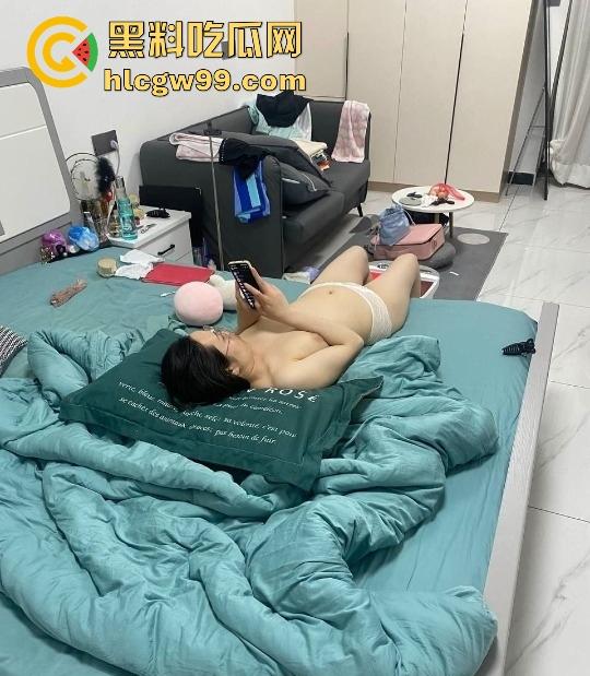 为人师表是假全裸是常态,骚老师女友勾引到停不下来,一天两炮伺候不够,学生们的打飞机素材都实现了!-9