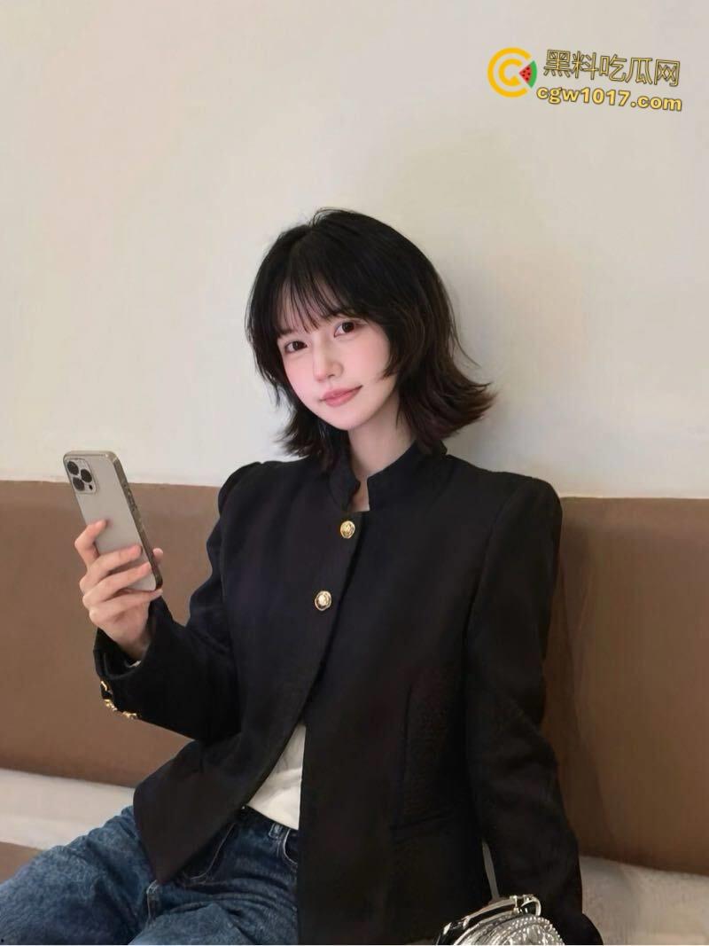 推特00后绿帽淫妻【熊猫可乐】,跪地口交蒙眼调教,淫语自慰跪舔口交,湿滑小嘴堪称天然精液容器!-1