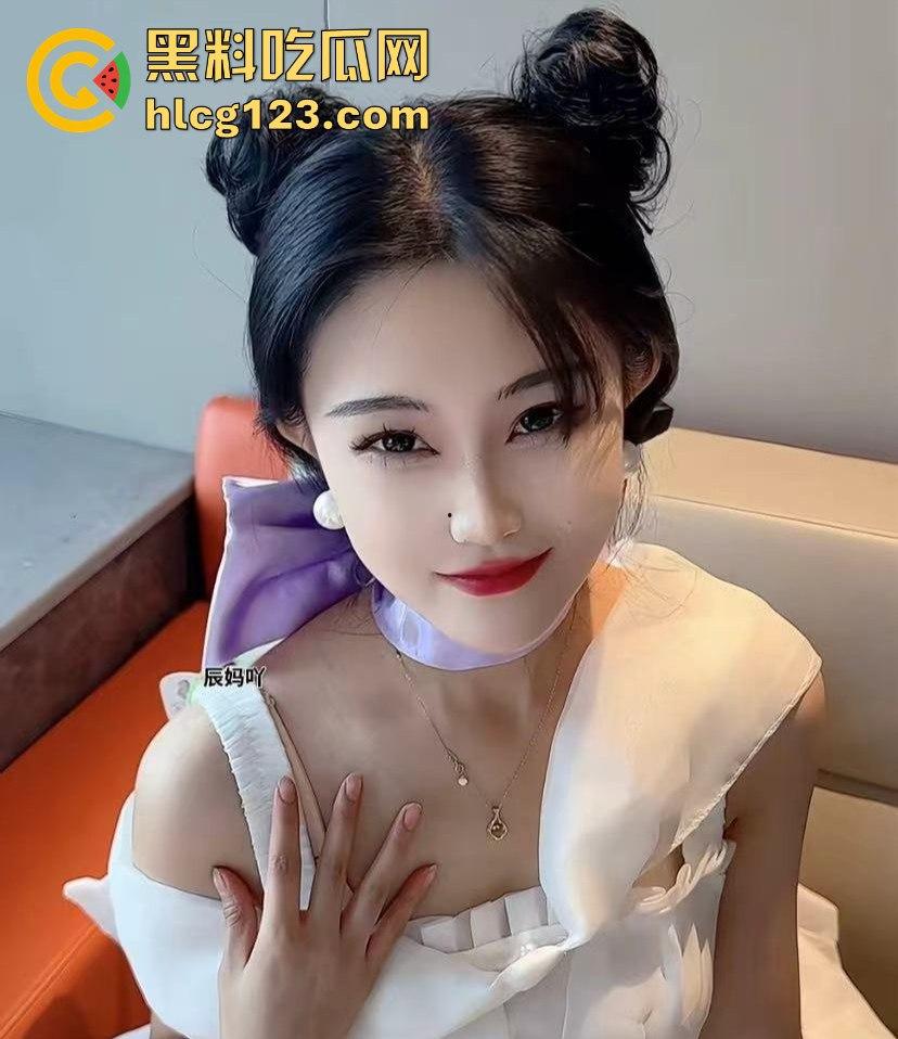 快手网红「辰妈呀」私拍流出!酥胸半露黑色蕾丝内裤搔弄淫穴骚气爆棚!-4