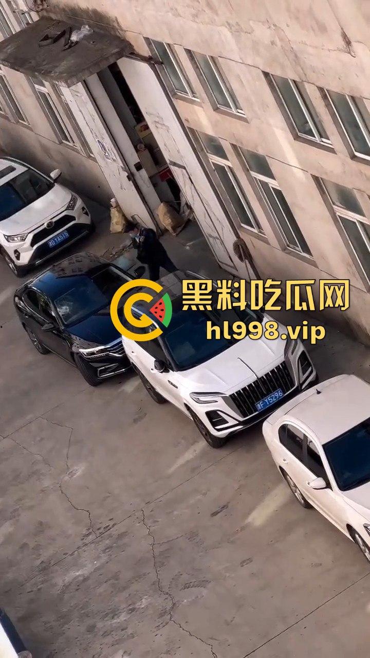 天津丈夫怀疑老婆出轨怒砸车,老婆吓得弃车逃跑!掏出自制手枪开火,枪声堪比沙鹰,建国后还敢造枪!-8