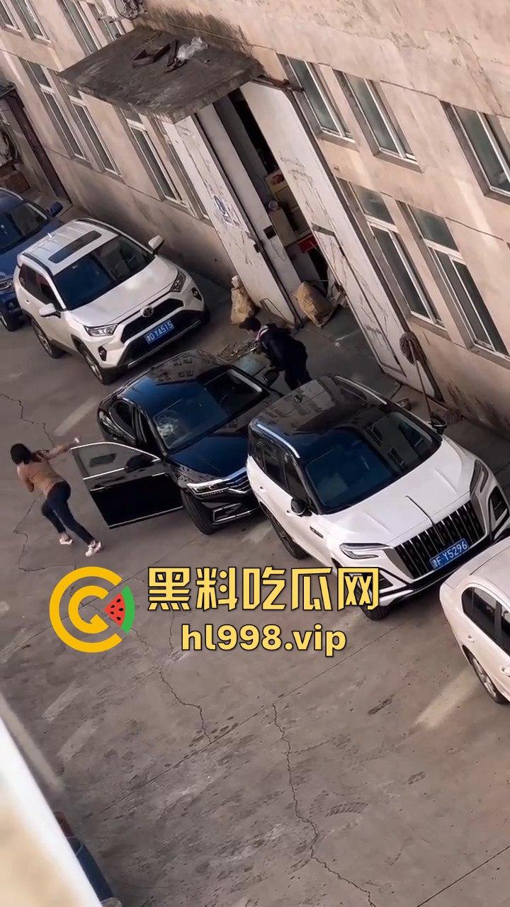 天津丈夫怀疑老婆出轨怒砸车,老婆吓得弃车逃跑!掏出自制手枪开火,枪声堪比沙鹰,建国后还敢造枪!-12