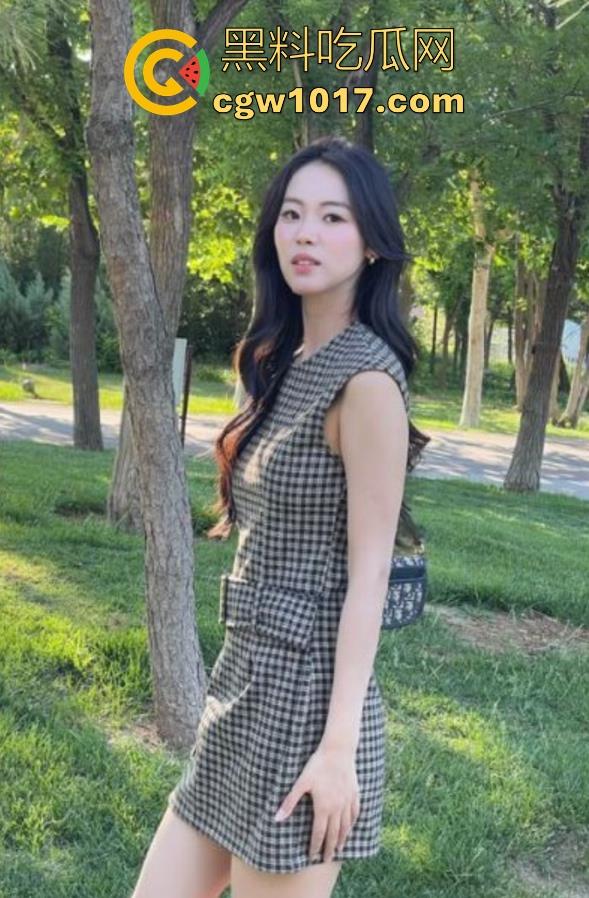 酒店开房庆祝小姨子生日,换上极品女仆装开始狂欢,化身无情打桩机花式无套猛插,只为满足小姨子的胃口!-2