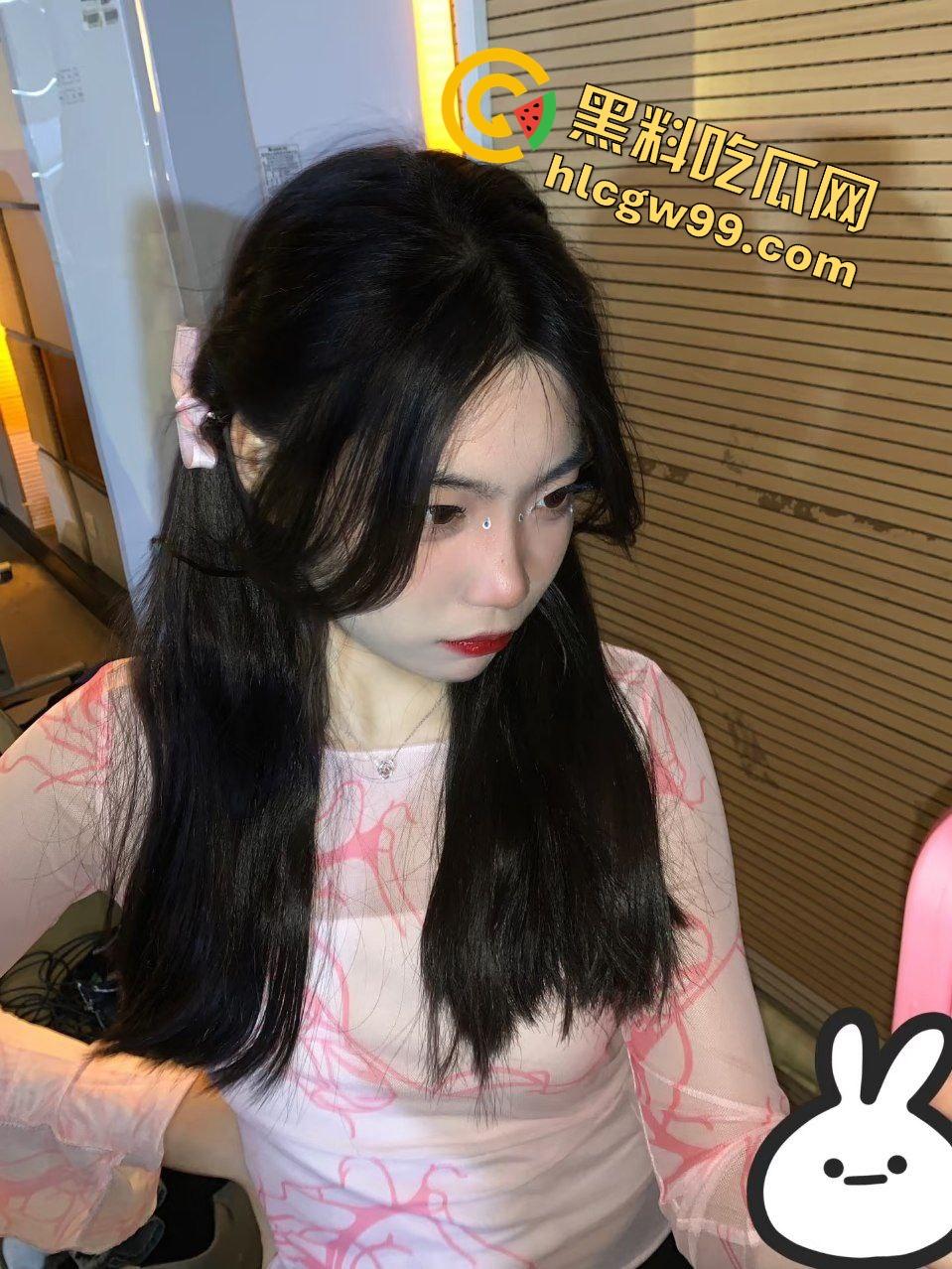 九江学院反差女大学生【冯婉颖】放假在家尝试SM,玩具奶夹发骚露奶夹奶头!独家曝光流出!-1