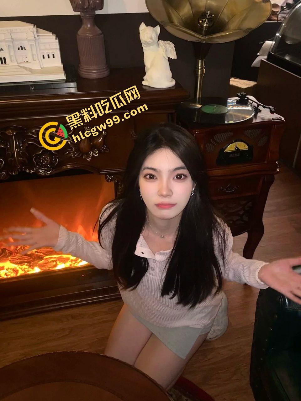 九江学院反差女大学生【冯婉颖】放假在家尝试SM,玩具奶夹发骚露奶夹奶头!独家曝光流出!-2