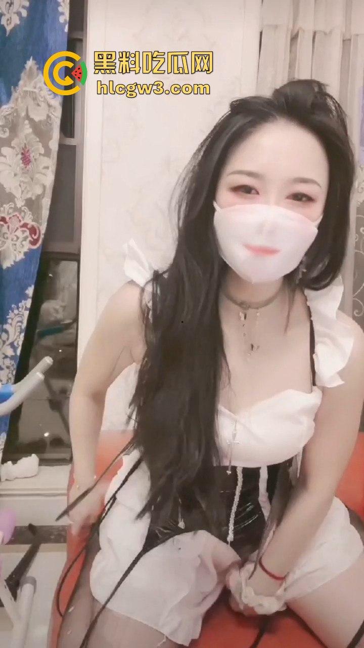 抖音网红『雅儿姐』直播玩重口 ,牛仔裤户外喷尿变喷泉,高潮喷水带屎上演离谱翻车,被超管现场拉闸!-5