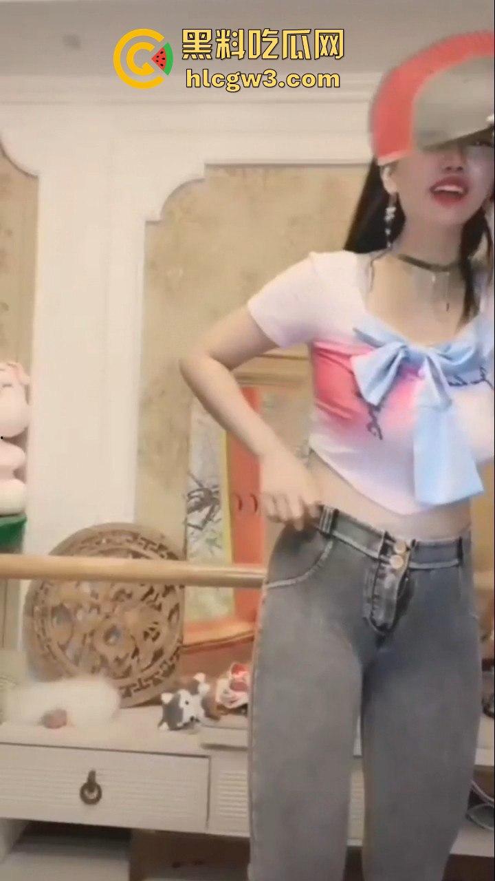 抖音网红『雅儿姐』直播玩重口 ,牛仔裤户外喷尿变喷泉,高潮喷水带屎上演离谱翻车,被超管现场拉闸!-13