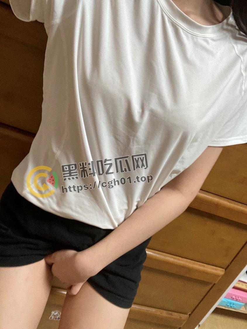 推特重口福利姬【荔枝不是荔枝】肛门深度开发 三穴同时吐白沫 玩的比自己的逼都花 付费内容大合集-44