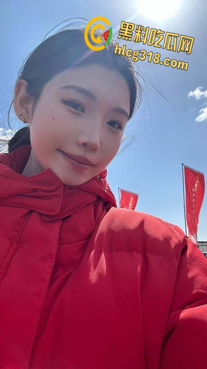 黑龙江反差婊【李丽娜】,出轨欺骗前男友,眼镜妹就是反差,情趣黑丝翘着屁股乖乖吃大屌!-1