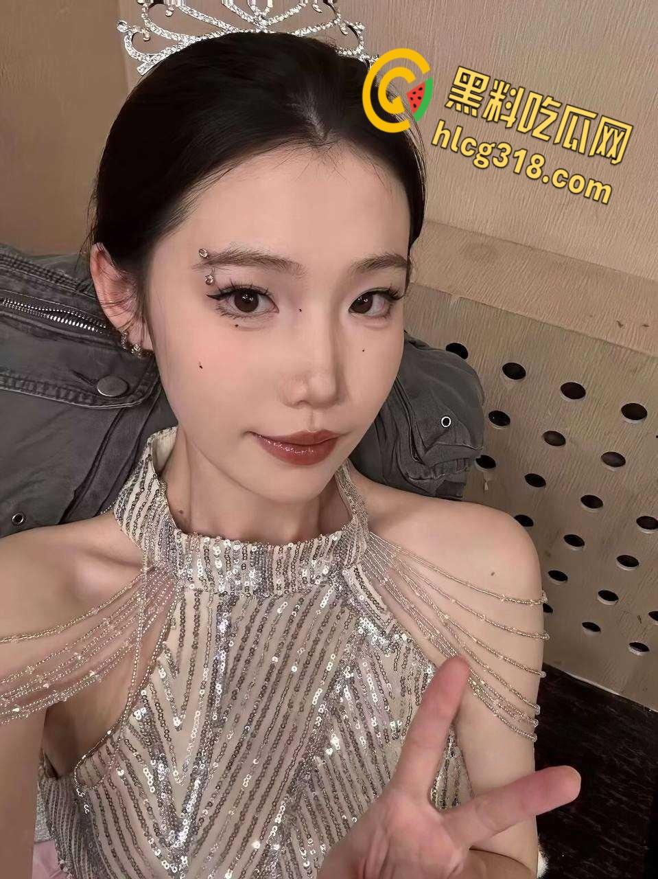 黑龙江反差婊【李丽娜】,出轨欺骗前男友,眼镜妹就是反差,情趣黑丝翘着屁股乖乖吃大屌!-3