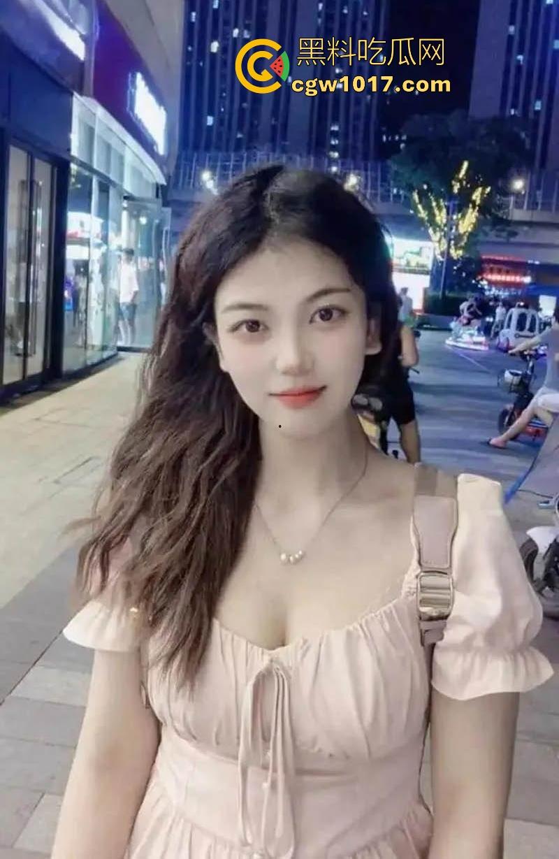 常州反差少妇【魏语岚】顶级反差婊,爱舔舐大鸡巴淫荡骚逼,各种露脸口交舌头极其灵活,口交技术堪比站街女!-1