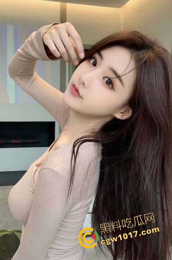 年轻小妈黑丝勾引,主动聊骚性感诱惑,像发了情的母狗一样主动骑乘,老爸酒醉在隔壁喊的更凶,无比刺激!-1