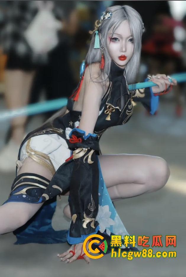 深圳车展『宫梦儿』靠露逼毛一天涨粉1万,车模个个会玩大秀骚操作质量逆天,这个行业真是卷疯了!-5