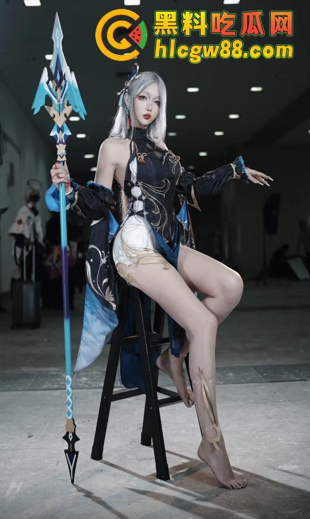 深圳车展『宫梦儿』靠露逼毛一天涨粉1万,车模个个会玩大秀骚操作质量逆天,这个行业真是卷疯了!-9