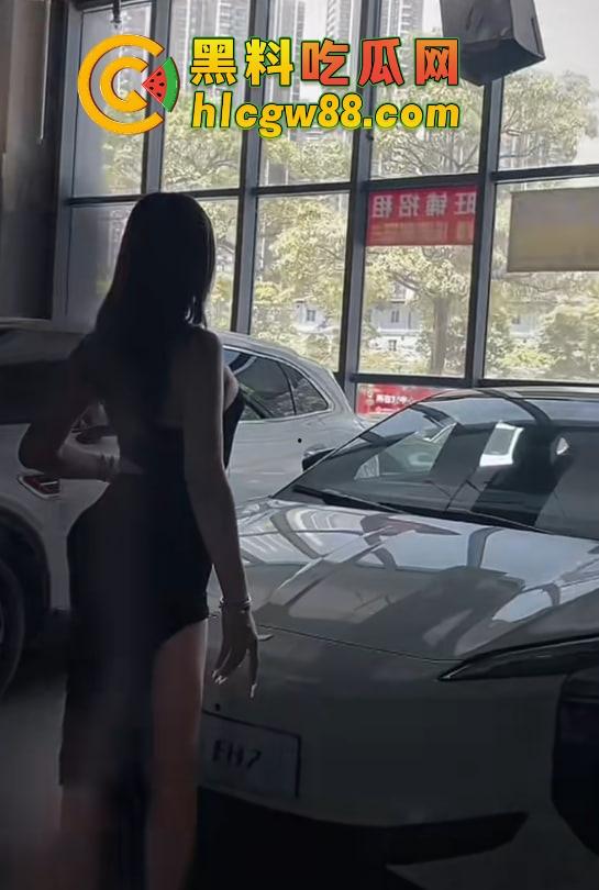 深圳车展『宫梦儿』靠露逼毛一天涨粉1万,车模个个会玩大秀骚操作质量逆天,这个行业真是卷疯了!-10
