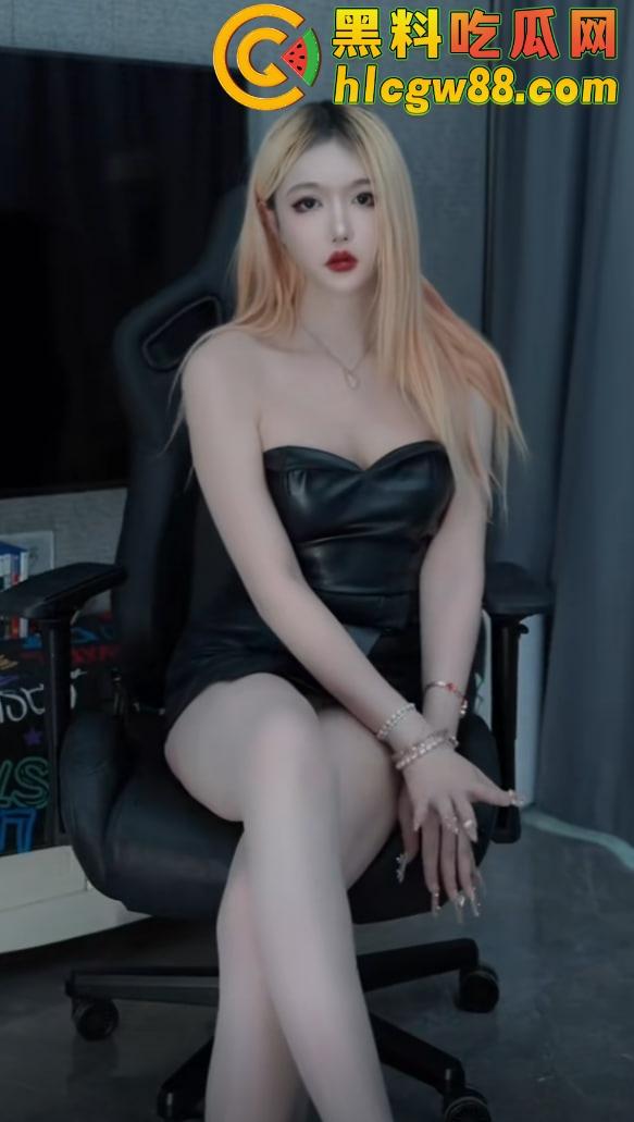 深圳车展『宫梦儿』靠露逼毛一天涨粉1万,车模个个会玩大秀骚操作质量逆天,这个行业真是卷疯了!-11