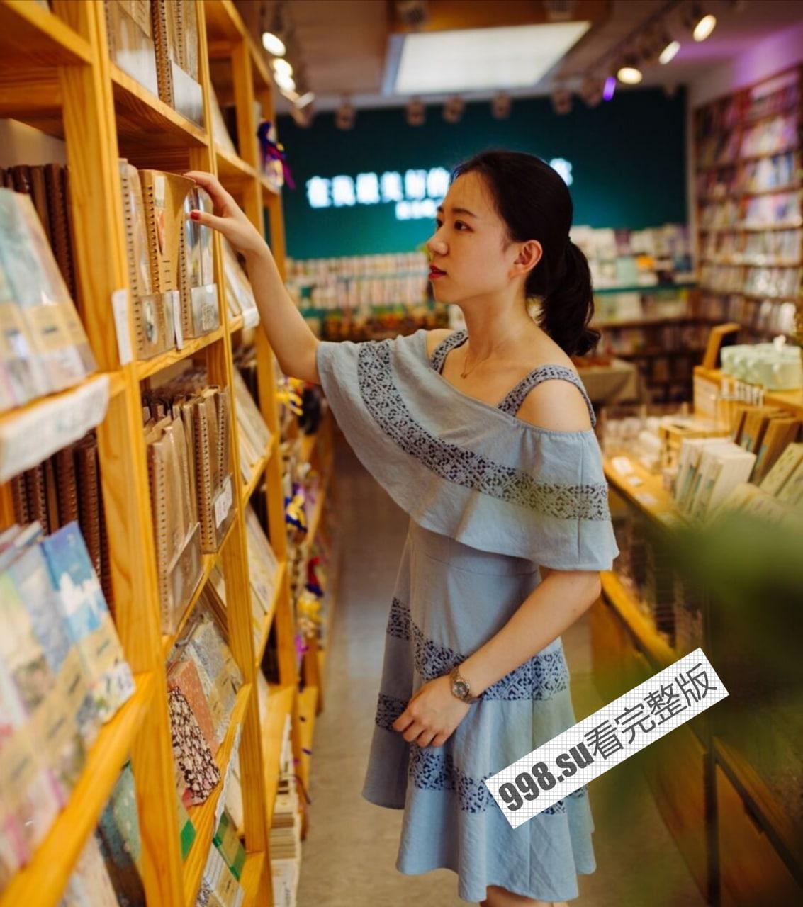 你上王者我上你！青岛反差淫娃谢梦娜约炮不忘和男友开黑玩王者！-5