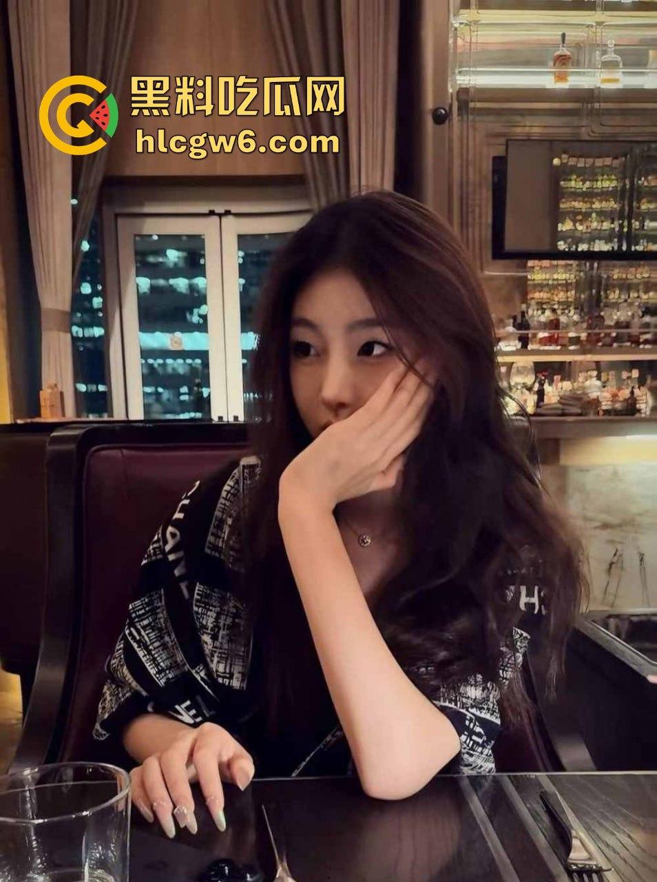 上海舞蹈生【刘静雯】视频泄露,车库男厕所双场狂操,清纯小浪货玩到腿软尿湿地,骚浪得让人头皮发麻!-4