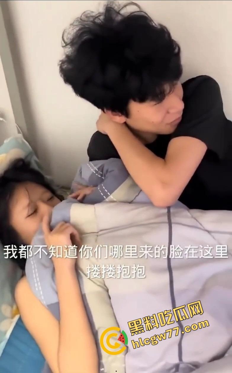 广西老表真会玩,带女友宿舍开车,下铺抱操缠成一团,上铺兄弟瑟瑟发抖快抑郁了!-9