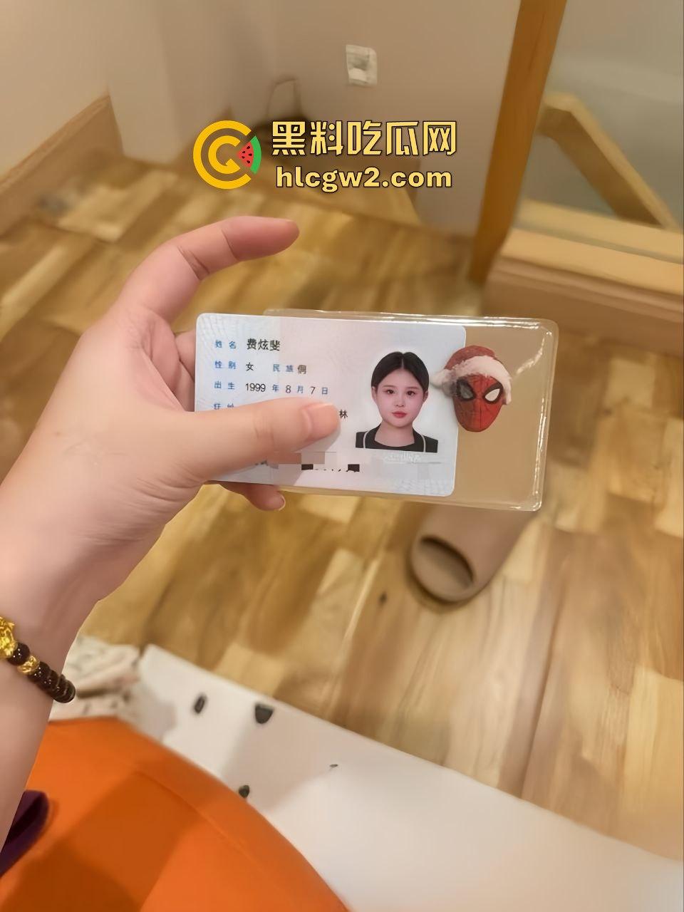 抖音顶级巨乳颜值少女【小妍】大尺度自慰视频外流 甜美外表下骚到炸裂,私密定制全网疯传!-2