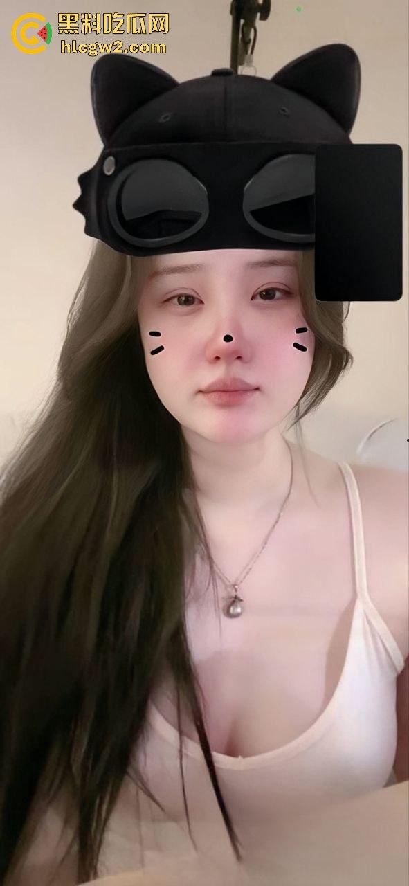 抖音顶级巨乳颜值少女【小妍】大尺度自慰视频外流 甜美外表下骚到炸裂,私密定制全网疯传!-5