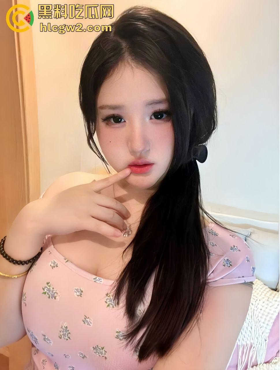 抖音顶级巨乳颜值少女【小妍】大尺度自慰视频外流 甜美外表下骚到炸裂,私密定制全网疯传!-11