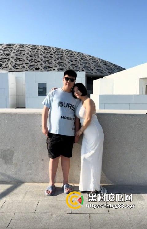 抖音百万粉贱婊【兔兔1104】反差少妇不雅视频满天飞,绝美骚逼勾魂操人,装你妈的清纯啊!-7