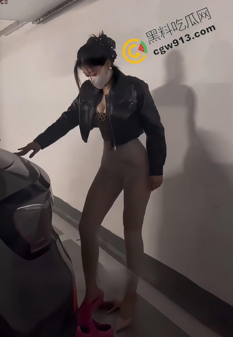 火热辣妈的放纵诱惑!骚母狗妈妈淫态撩人,浪逼被狂操喷汁,高潮浪叫鸡巴硬到炸,欲火焚身爽翻天!-2