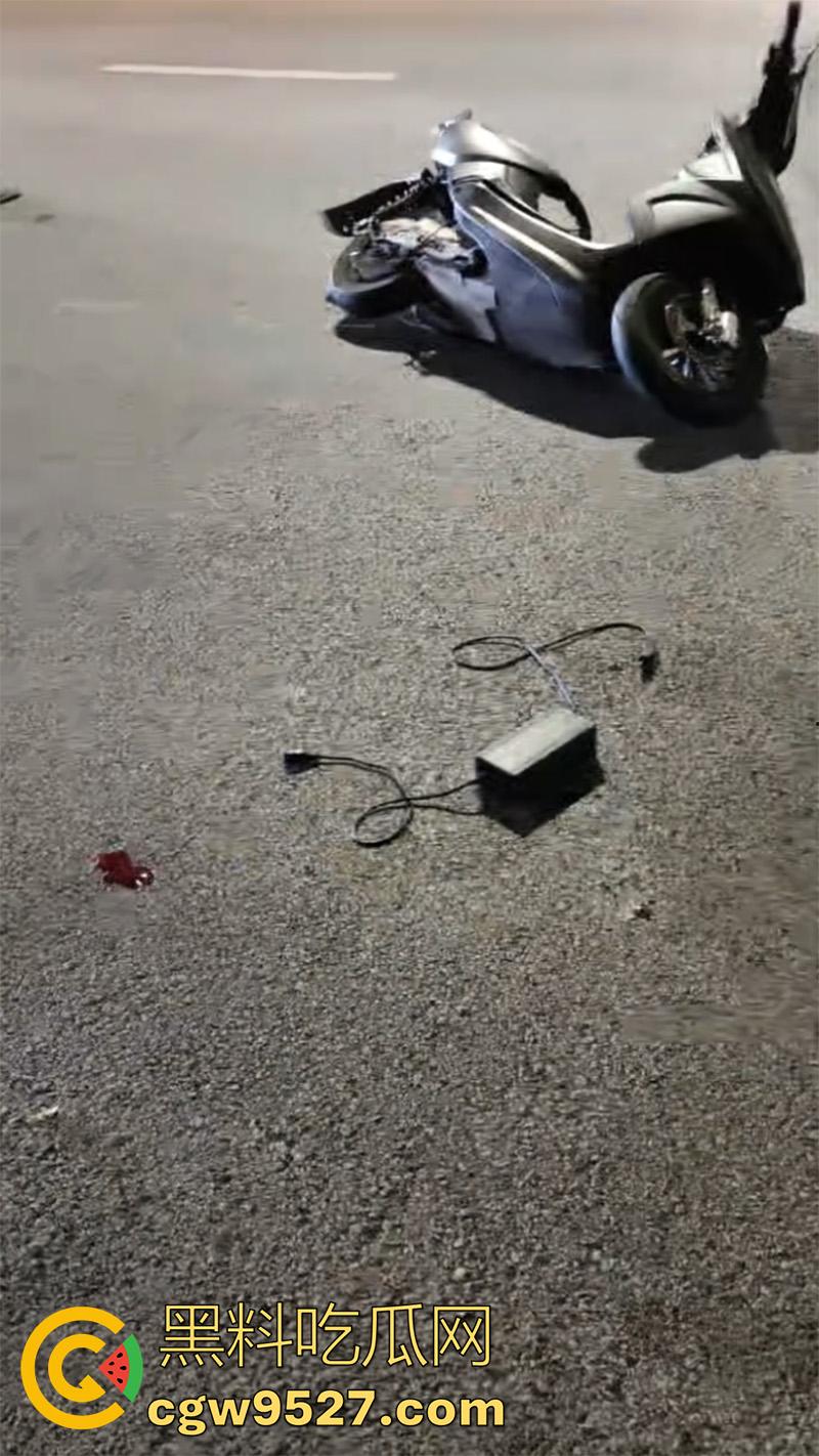 广西柳州鬼火少年，装逼失败翻车现场，自断一臂当场蒙逼，幸亏还留条命，估计再也不敢了吧！-4