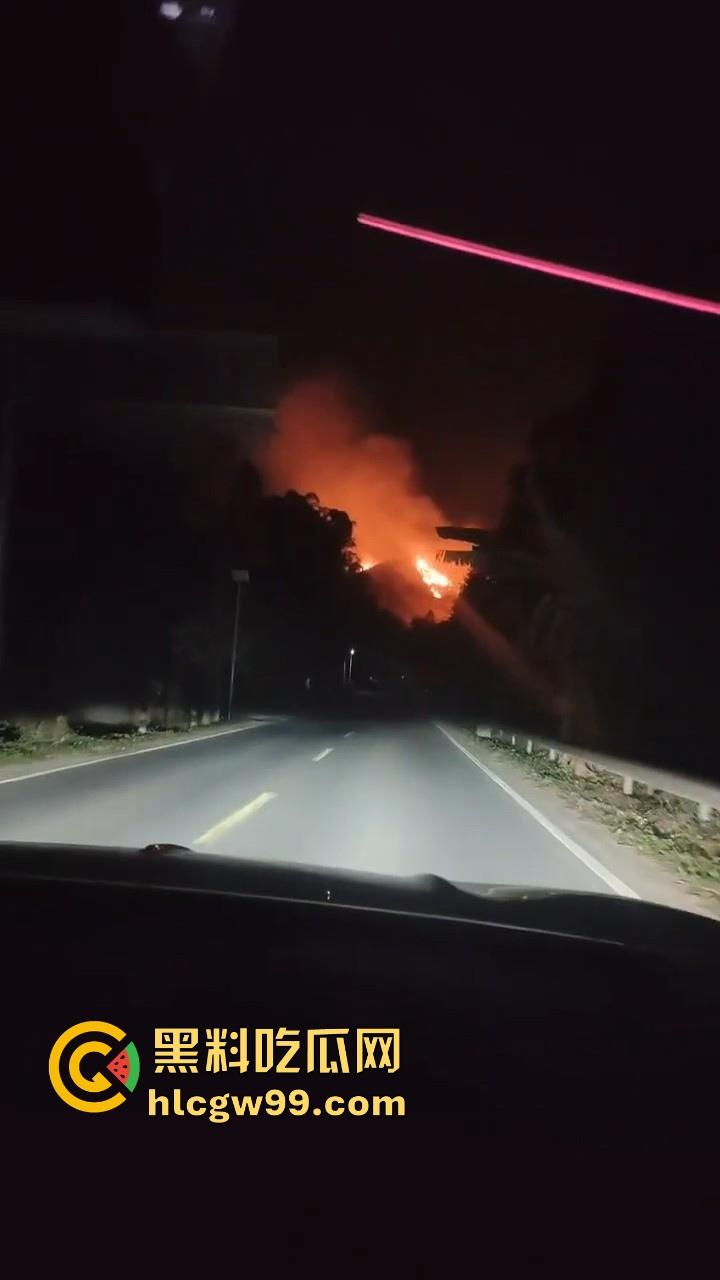 山火频发!肇庆四会下帅出中州方向突发森林火灾,火势蔓延极快,现场堪称恐怖炼狱。-8