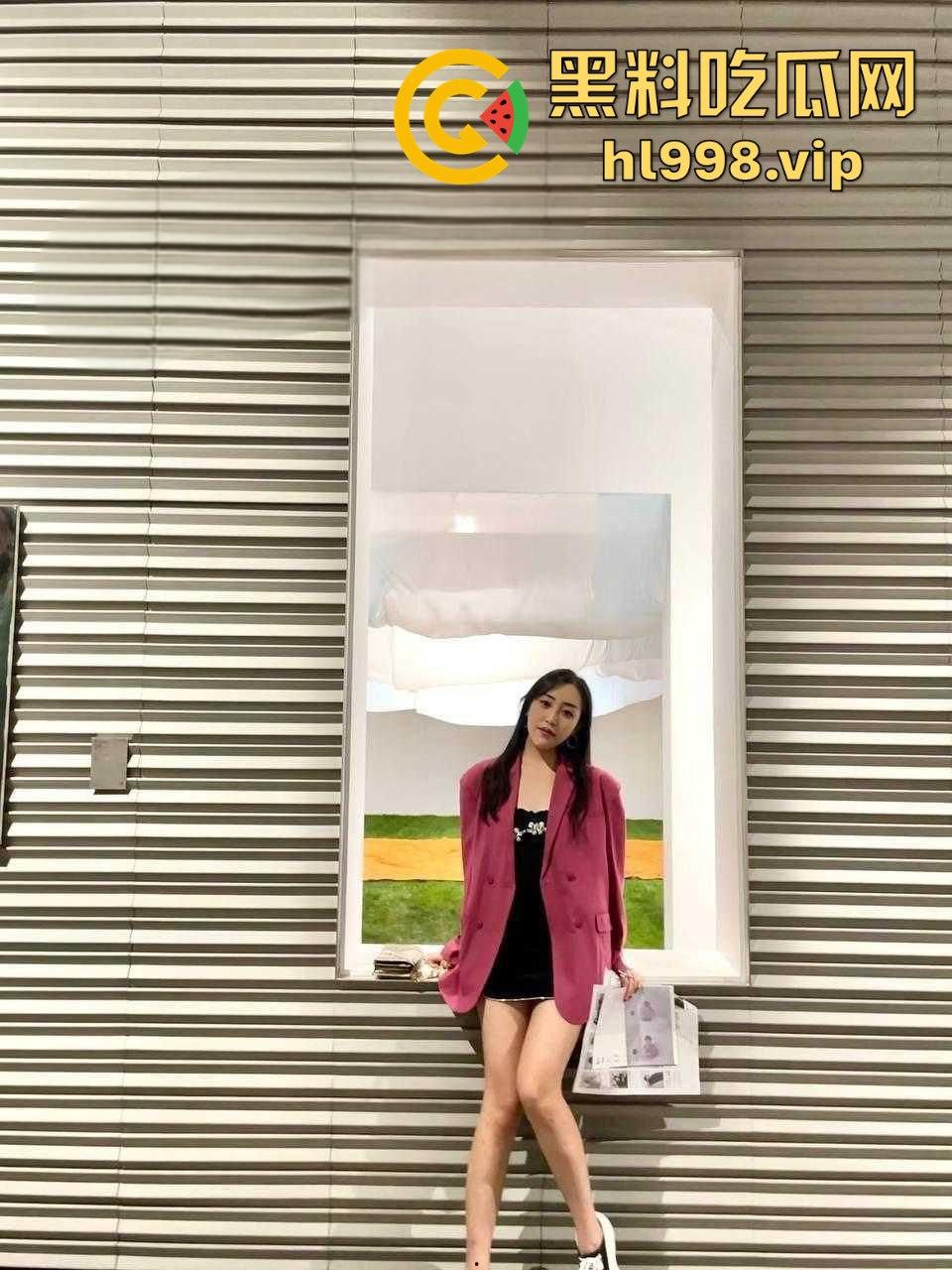 西安花臂情侣性爱自拍流出!巨屌深喉口爆,肥嘟嘟大屁屁被插到淫叫连连,画面劲爆无比!-2