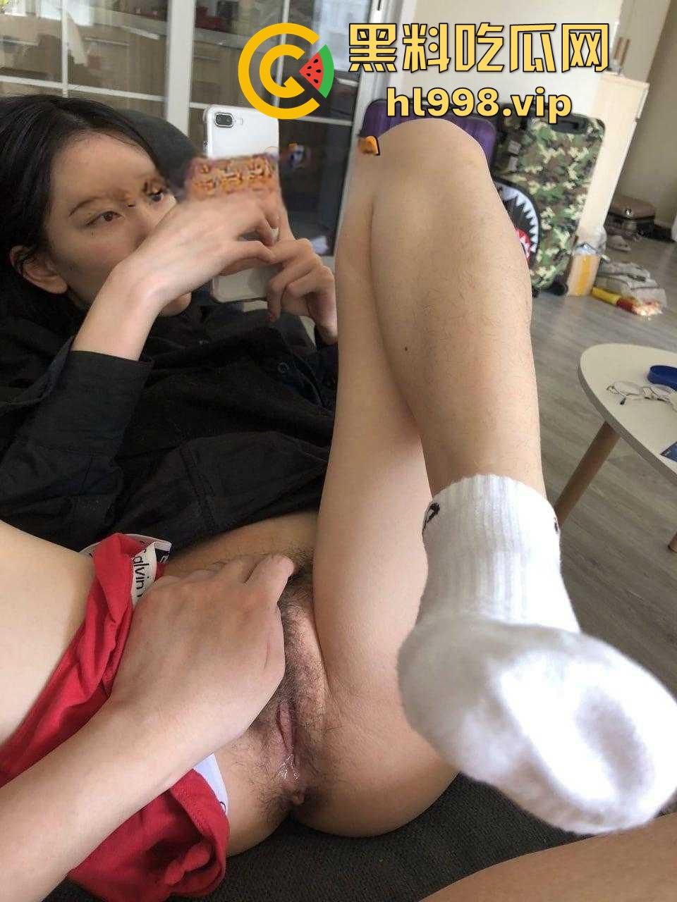 西安花臂情侣性爱自拍流出!巨屌深喉口爆,肥嘟嘟大屁屁被插到淫叫连连,画面劲爆无比!-3