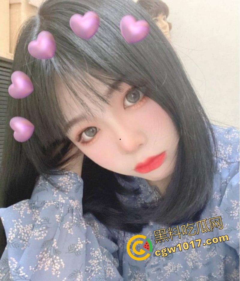 喜欢颜射的骚逼护理学妹【刘峎丽】口交深喉颜射极致榨精，狂骑炮友宛如自动打炮机器，简直骚到骨子里！-3