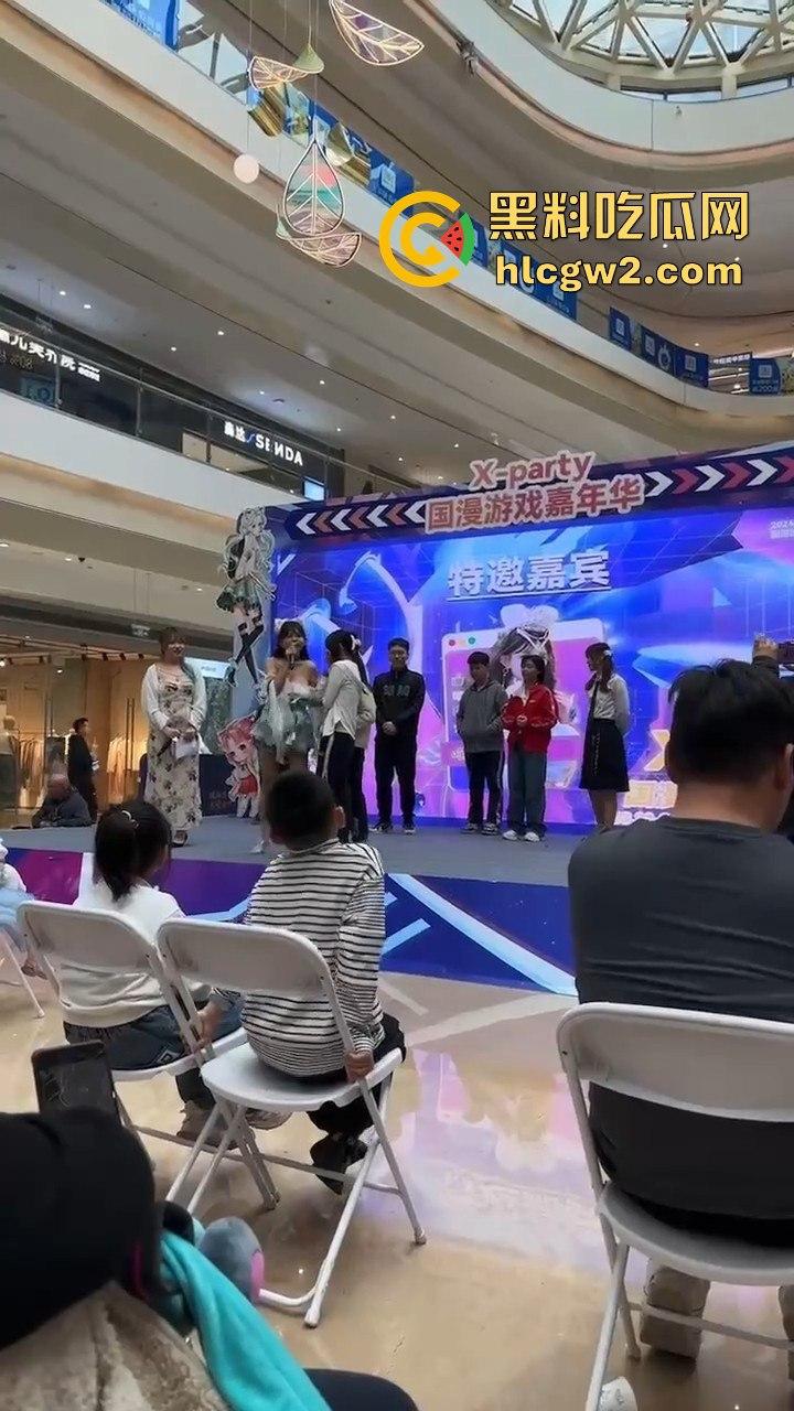 杭州某商场为了流量不择手段!烧鸡表演毒害下一代,家长怒斥要严惩!-1