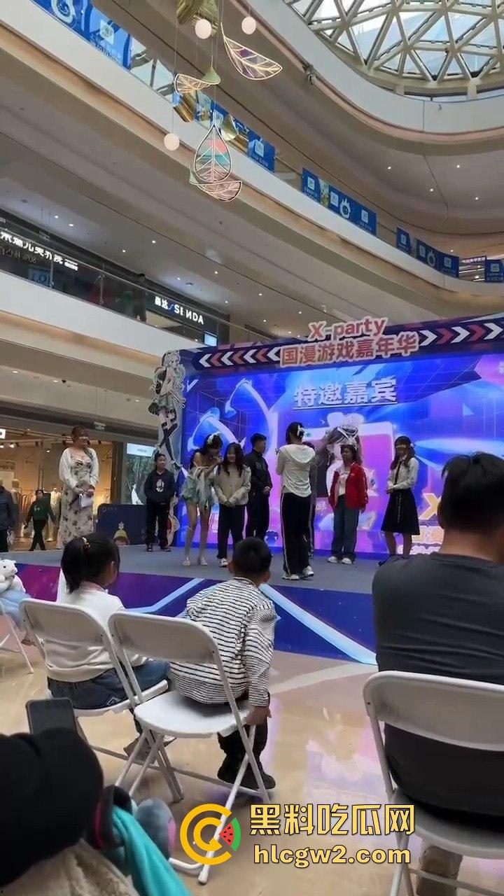 杭州某商场为了流量不择手段!烧鸡表演毒害下一代,家长怒斥要严惩!-2