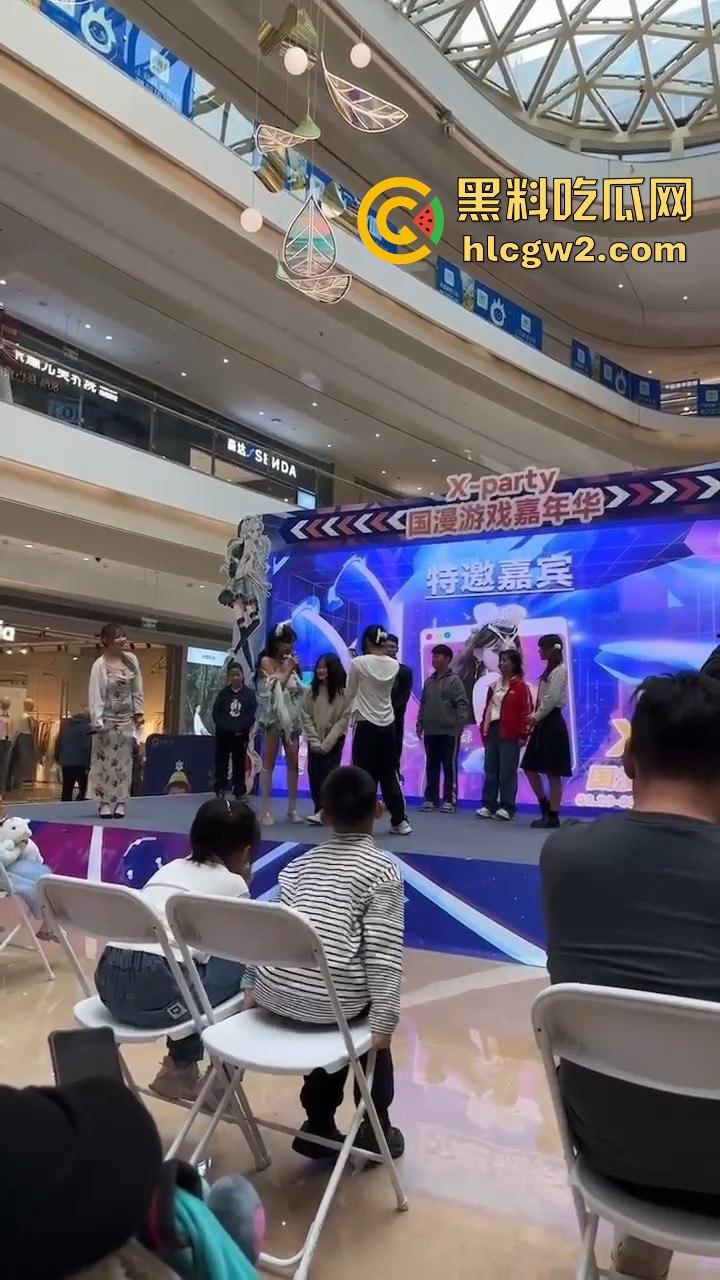 杭州某商场为了流量不择手段!烧鸡表演毒害下一代,家长怒斥要严惩!-4