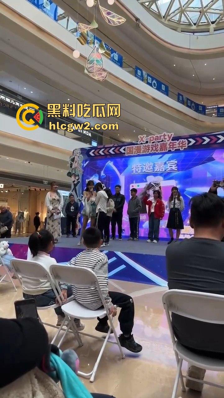 杭州某商场为了流量不择手段!烧鸡表演毒害下一代,家长怒斥要严惩!-5