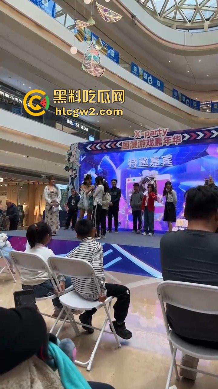 杭州某商场为了流量不择手段!烧鸡表演毒害下一代,家长怒斥要严惩!-7