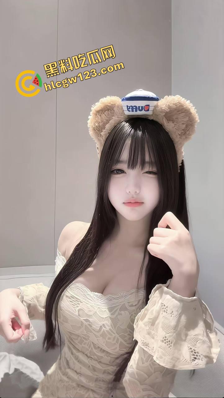 听话小母狗大学妹被包养全过程曝光,奶小屁股翘,一吃就出水操她比吃燕窝补,水多叫甜不粘人!-1