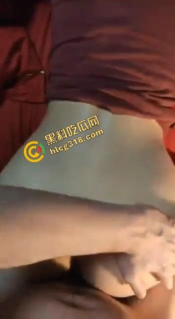 南昌服装店老板娘『孙璐』蜜桃臀母狗桌上被调教,贱样子全出来了,好屁股必须后入爆操才带劲!-16