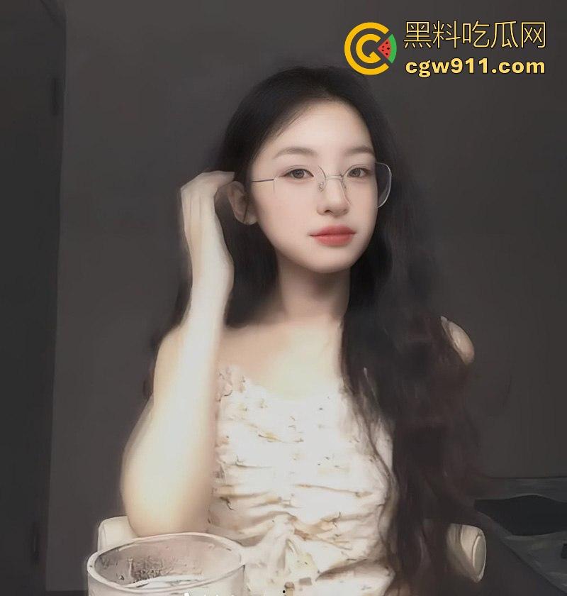 瓜友爆料!吉林极品反差眼睛婊【王丽欣】性爱视频曝光,黑丝美腿肛塞调教,女上骑乘无套后入极其淫荡!-8