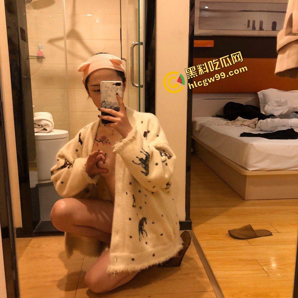 上海行健职业反差骚逼【余思清】分手后遭到前男友曝光不雅,深喉口交吸蛋淫荡诱惑!独家流出!-5