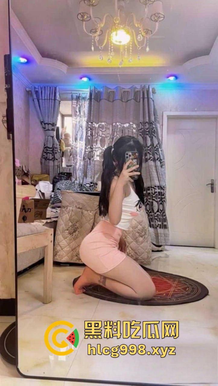 贵阳职业学院【粟媛】卖逼求票上位会长,性瘾大开四处约炮解火!骚逼一天不草就痒得难受!-2